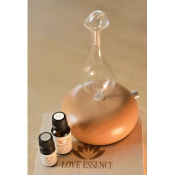 Dyfuzor szklany z drewniana podstawą Lampka